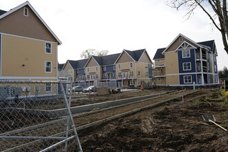 Woodwind Apartments in Albany, OR - Building Photo - Building Photo