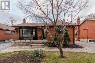 44 Robertsfield Crescent in Toronto, ON - Building Photo