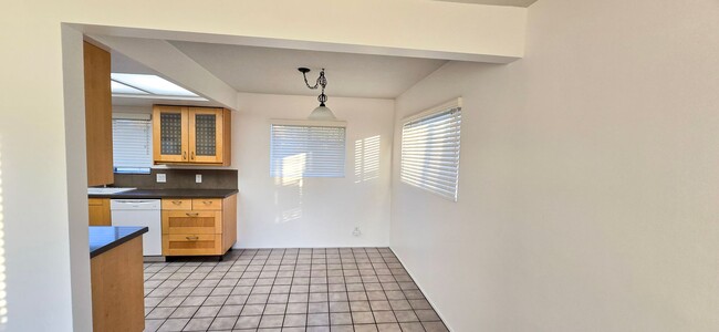 258 Grand Ave-Unit -258 1/2 Grand in Long Beach, CA - Building Photo - Building Photo
