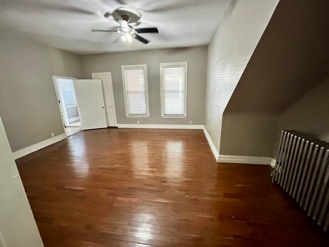 3704 Eastern Ave, Unit 2 in Cincinnati, OH - Foto de edificio - Building Photo