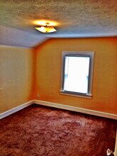 23246 Alexander Rd, Unit Upper in North Olmsted, OH - Foto de edificio - Building Photo