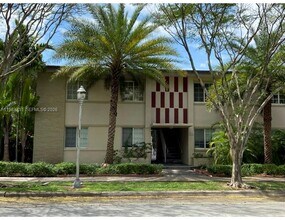 1300 Salzedo St in Coral Gables, FL - Building Photo - Building Photo