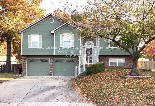 property at 1902 Arapahoe Ct
