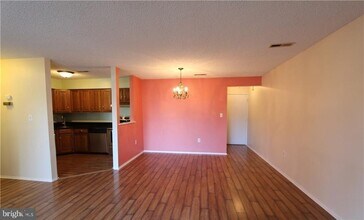 2315 Aspen Dr in Plainsboro, NJ - Foto de edificio - Building Photo