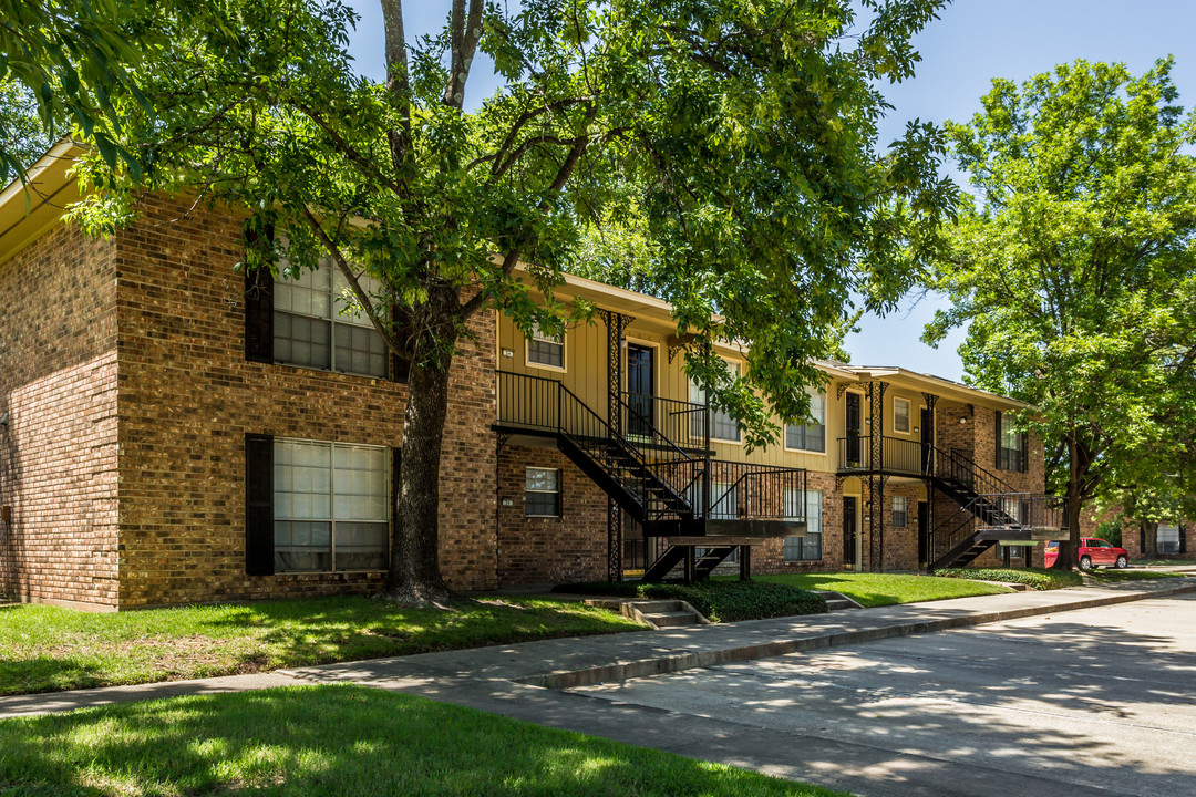 Orleans Square in Shreveport, LA - Building Photo