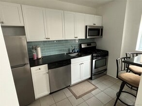 251-255 W Broadway in Long Beach, NY - Building Photo - Building Photo