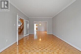 2221 Robinwood Ct in Mississauga, ON - Building Photo - Building Photo