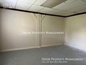 210 O St in Bedford, IN - Foto de edificio - Building Photo