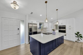 852 Rabbit Rd in Sanibel, FL - Building Photo - Building Photo