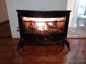 21 Pleasant St, Unit 2 in Upton, MA - Foto de edificio - Building Photo