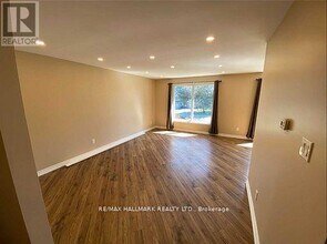 331 Roywood Crescent in Newmarket, ON - Building Photo - Building Photo