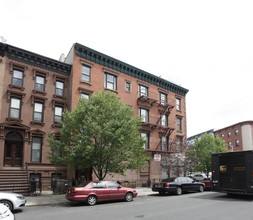 983 Fulton St in Brooklyn, NY - Foto de edificio - Building Photo