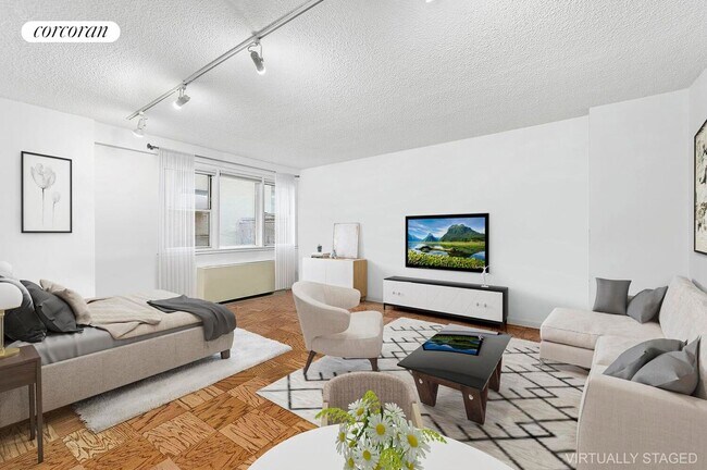 77 E 12th St in New York, NY - Building Photo - Building Photo