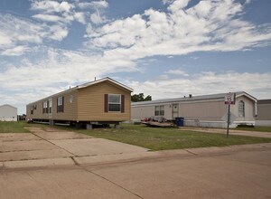 Eastern Villa in Stillwater, OK - Foto de edificio - Building Photo