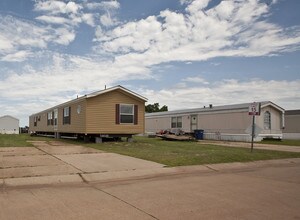 Eastern Villa in Stillwater, OK - Building Photo - Building Photo