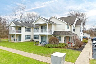 Heritage Park Apartments in Webster, NY - Building Photo