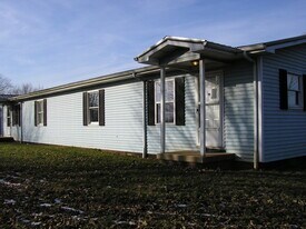 3812 Charlie Moran Hwy in Horse Cave, KY - Building Photo