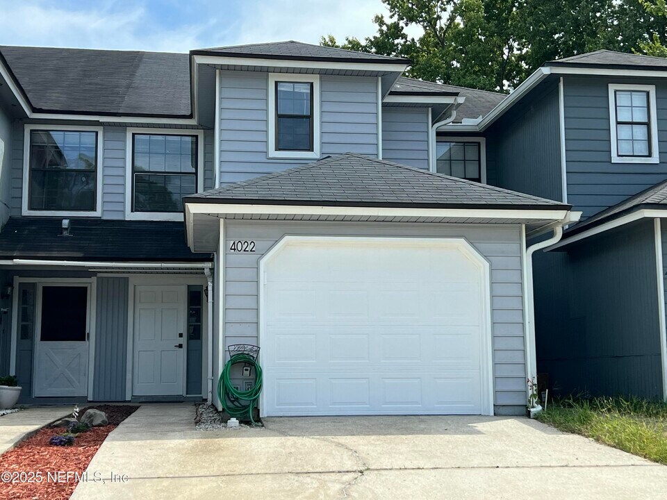4022 Laurelwood Dr in Jacksonville, FL - Building Photo