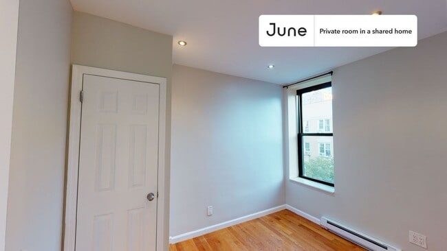 Private bedroom in 3 bed/2 bath Home in New York, NY - Building Photo - Building Photo