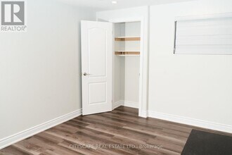 812 Magnolia Tsse. in Milton, ON - Building Photo - Building Photo