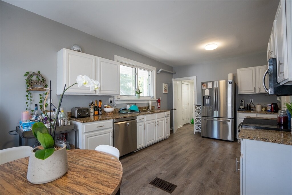 40 Newcastle Rd in Boston, MA - Building Photo
