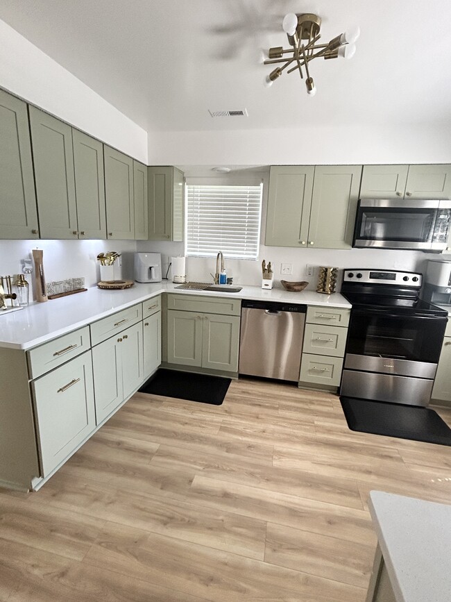 7274 Abraham Ct in Newport News, VA - Foto de edificio - Building Photo