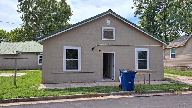 property at 1304 Iowa Ave