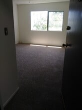 11290 Ohio Ave, Unit 13 in Los Angeles, CA - Building Photo - Building Photo