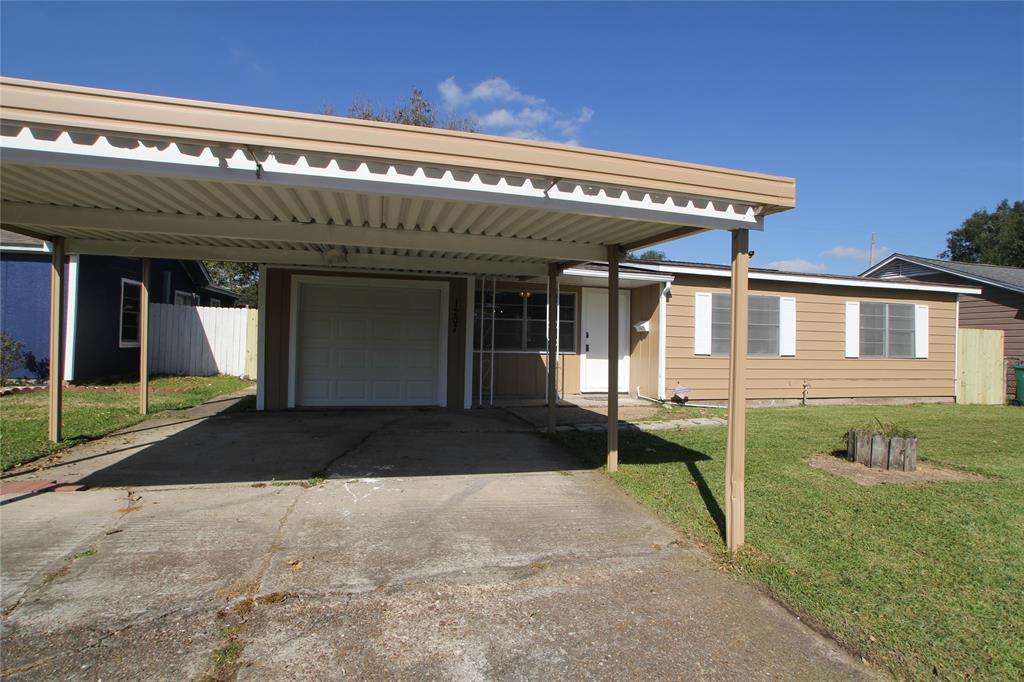 1207 Trimm Ave in Pasadena, TX - Building Photo