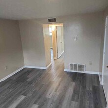 4902 Saddlebrook Ln in Louisville, KY - Building Photo - Building Photo