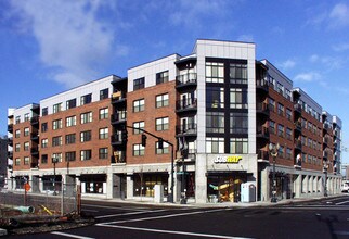 Lovejoy Station Apartments in Portland, OR - Building Photo - Building Photo