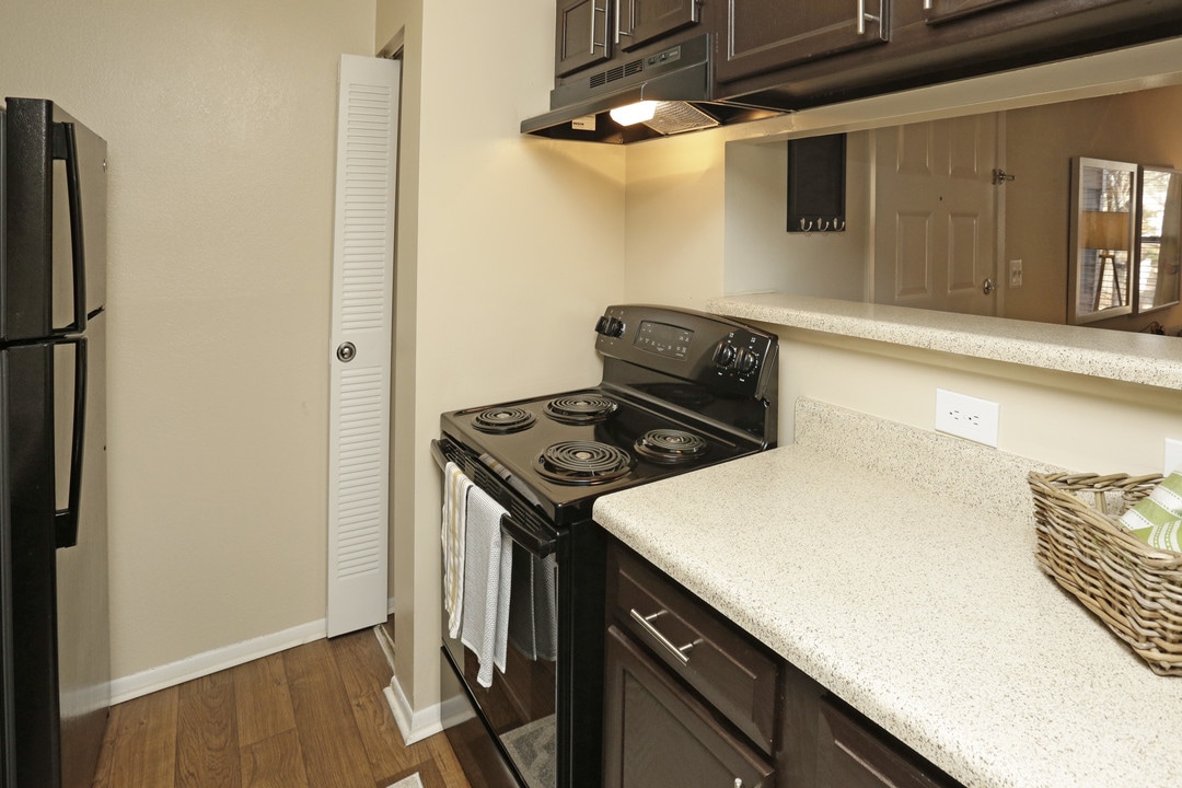 Crossing at Holcomb Bridge in Roswell, GA - Building Photo