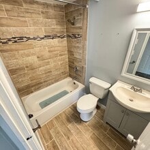 32 Old Foxon Rd in East Haven, CT - Building Photo - Building Photo