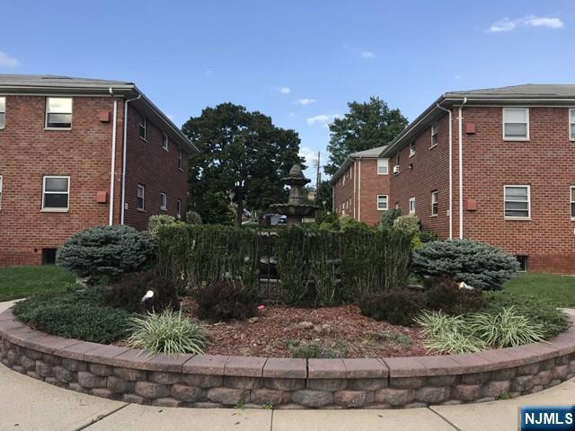 300 E Homestead Ave in Palisades Park, NJ - Building Photo