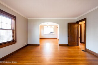 1852 Princeton Dr in Louisville, KY - Building Photo - Building Photo