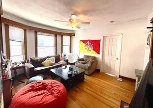 65 Frederick Ave in Medford, MA - Foto de edificio - Building Photo