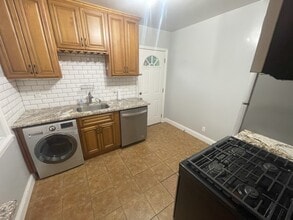 4844 Daisy St, Unit #D in Oakland, CA - Building Photo - Building Photo