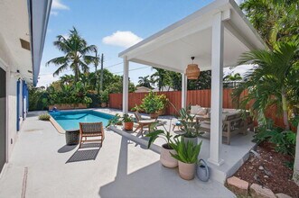 802 Mallard Dr in Delray Beach, FL - Building Photo - Building Photo