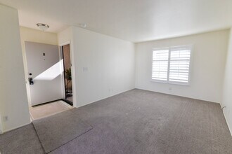 236 Avenida Del Poniente in San Clemente, CA - Building Photo - Building Photo