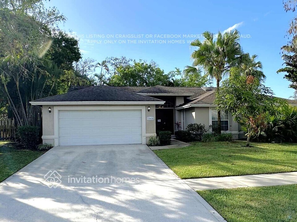 13436 Brixham St in Wellington, FL - Building Photo