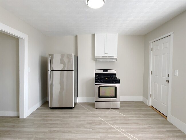 73 Campbell Ave-Unit -6 in Revere, MA - Building Photo - Building Photo