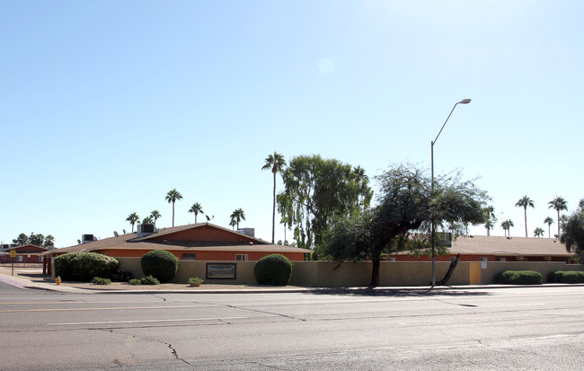 Roosevelt Plaza Apartments in Phoenix, AZ - Foto de edificio - Building Photo