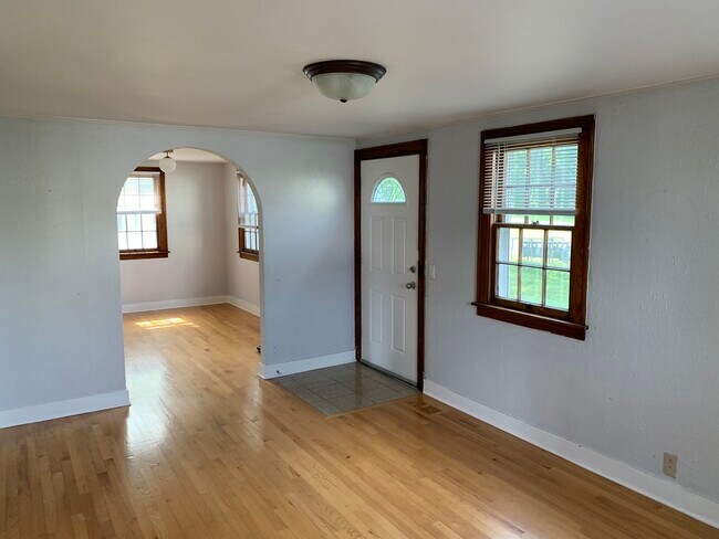 27568 N Owens Rd in Mundelein, IL - Building Photo - Building Photo
