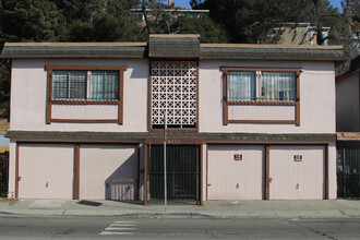 8522 Macarthur Blvd in Oakland, CA - Building Photo - Building Photo