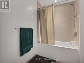 3900 Confederation Pkwy in Mississauga, ON - Building Photo - Building Photo