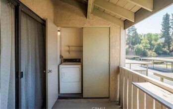 6 Country Mile Rd in Pomona, CA - Foto de edificio - Building Photo