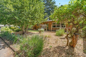 2240 SE 110th Ave in Portland, OR - Building Photo - Building Photo