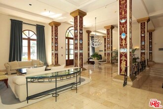 9233 Burton Way in Beverly Hills, CA - Building Photo - Building Photo