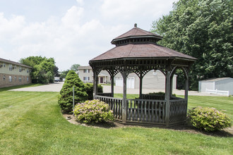 DeVille Northgate in North Canton, OH - Foto de edificio - Building Photo