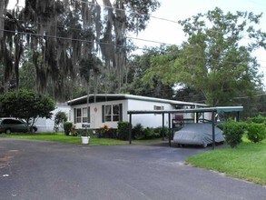 11010 Clay Pit Rd in Tampa, FL - Building Photo - Building Photo